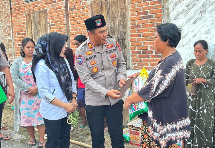 Wujud Kepedulian Nyata: Polres Musi Rawas Rangkul Korban Kebakaran di Desa Pedang Melalui Aksi Cepat Bantuan”