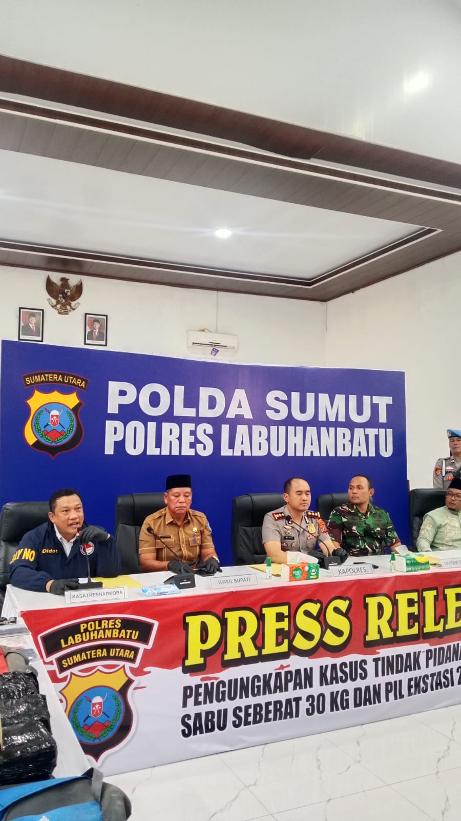 Dipimpin Kasat Narkoba AKP Hardiyanto : Satresnarkoba Polres Labuhanbatu Sikat Kurir Antar Provinsi 30 Kg Sabu dan 20.000 Ekstasi Disita