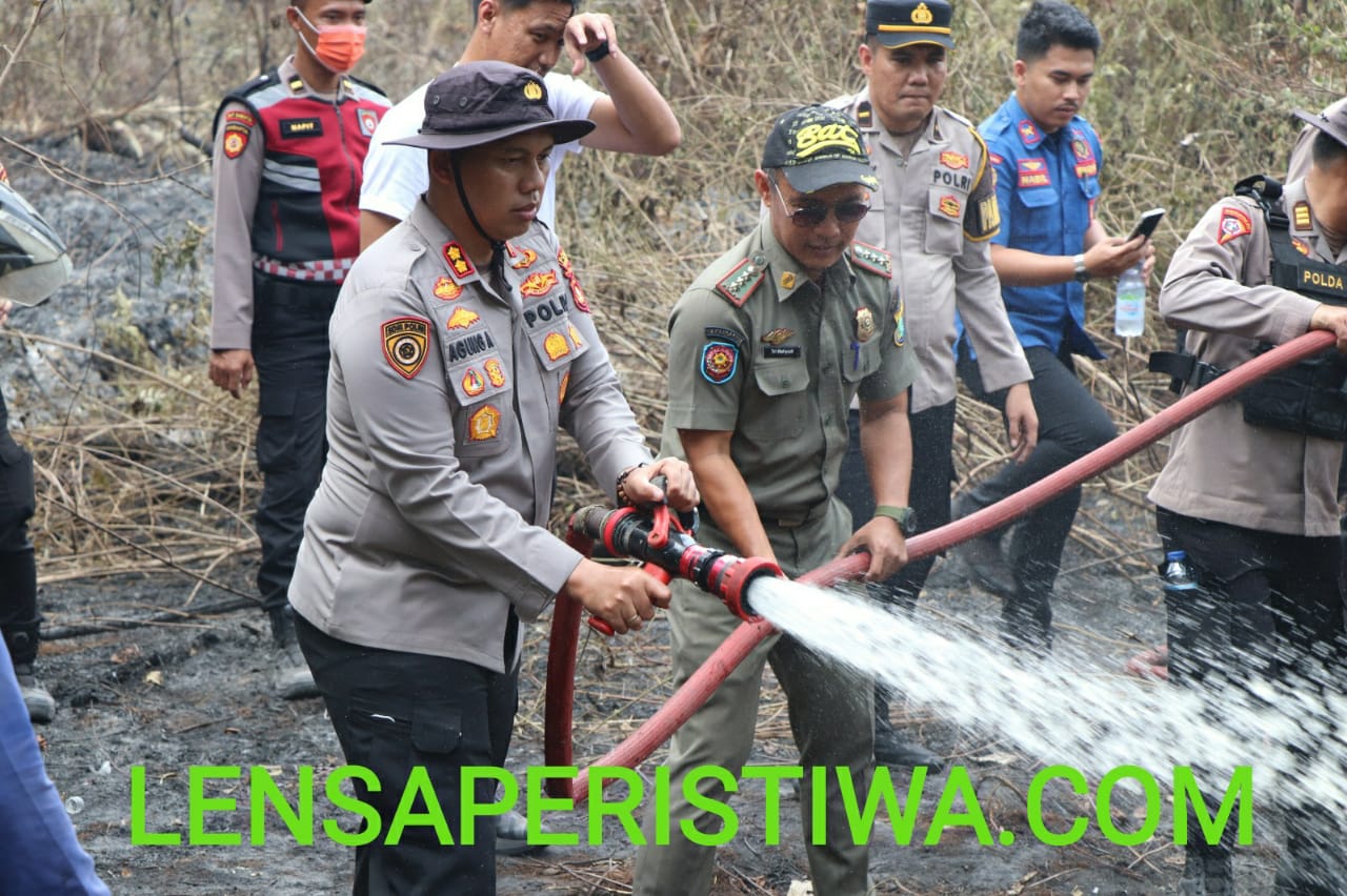 KAPOLRES MUSI RAWAS TURUN LANGSUNG PADAMKAN KARHTLA DI KAWASAN AGROPOLITAN