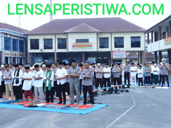POLRES LUBUK LINGGAU MELAKUKAN SHOLAT ISTISQA SECARA BERJEMAAH,MEMOHON HARI HUJAN DAN KESELAMATAN DARI ANCAMAN KARHUTLA