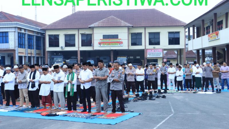 POLRES LUBUK LINGGAU MELAKUKAN SHOLAT ISTISQA SECARA BERJEMAAH,MEMOHON HARI HUJAN DAN KESELAMATAN DARI ANCAMAN KARHUTLA