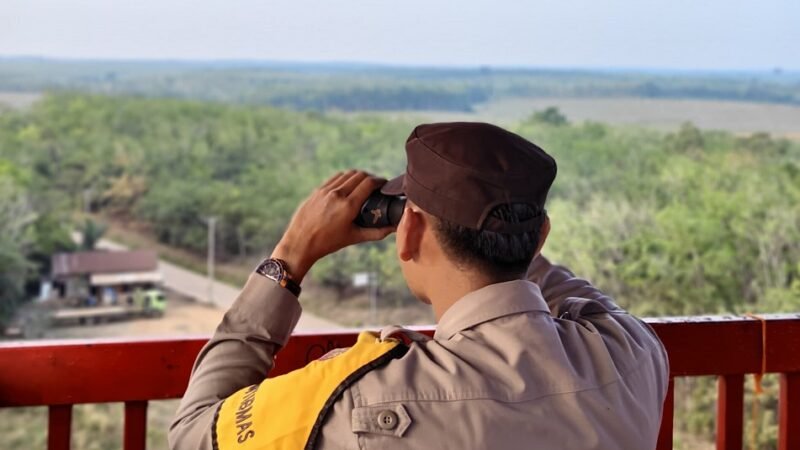 POLISI DAN PERUSAHAAN PERKEBUNAN PERKUAT SINERGI, PANTAU TITIK API KARHUTLA LEWAT MENARA PANTAU