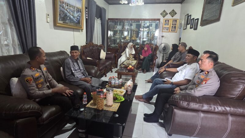 KAPOLRES LUBUK LINGGAU BERSILATURAHMI DENGAN KETUA MUI,UNTUK MEMPERKUAT SINERGI JAGA KAMTIBMAS