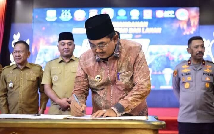 Bupati Anwar Sadat Paparkan Penanganan Karhutla Tanjab Barat di Hadapan Pangdam dan Gubernur Jambi