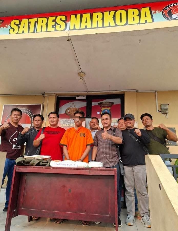 Kerja Sama Antar TNI Kodim 0209 LB dan Polres Labuhanbatu- Dalam Penangkapan Narkoba Jenis Sabu Didepan Gedung Olahraga Rantauprapat