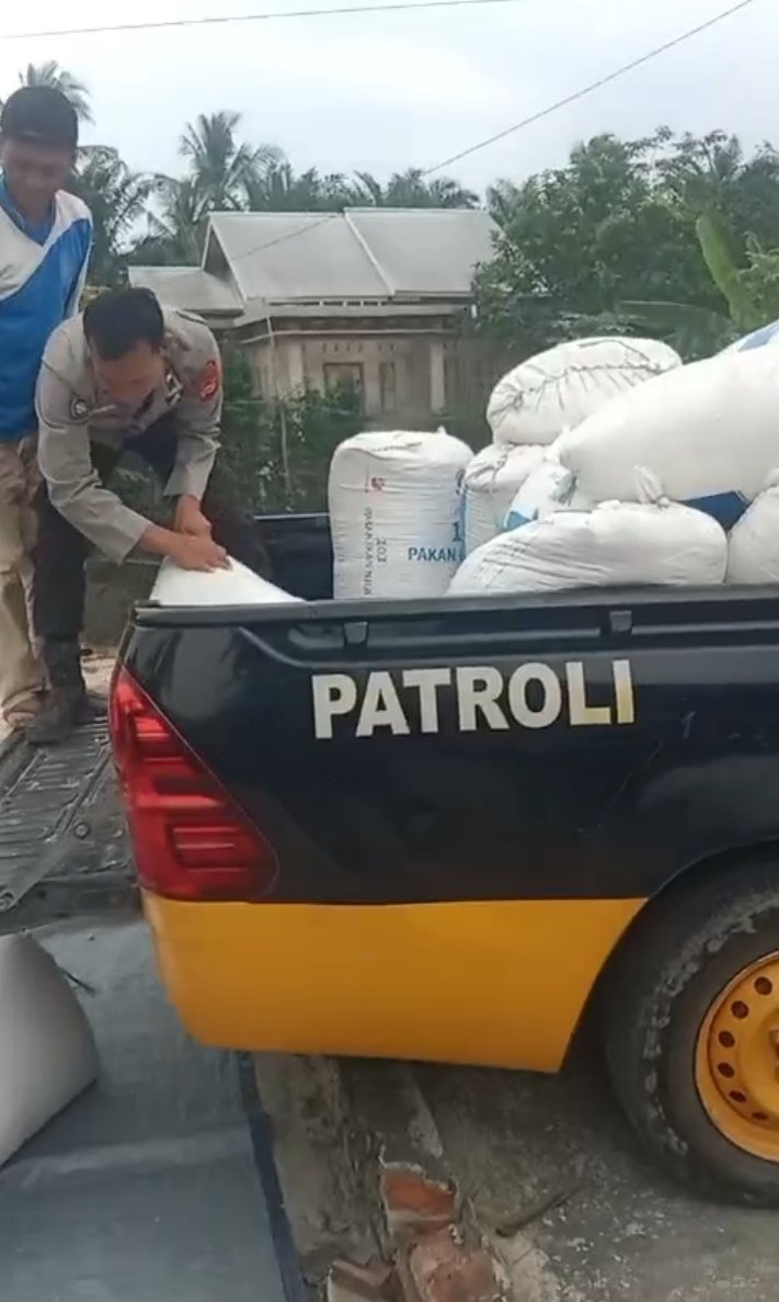 WUJUD NYATA KETAHANAN PANGAN,POLRES MURA DAMPINGI PETANI JAGUNG MAKSIMALKAN PENGOLAHAN PASCAPANEN DI DESA JAJARAN BARU II