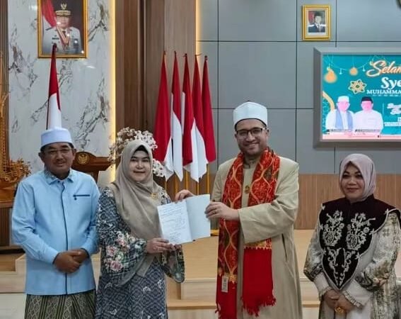 Bupati Anwar Sadat Sambut Safari Dakwah Syekh ’Ala di Tanjab Barat
