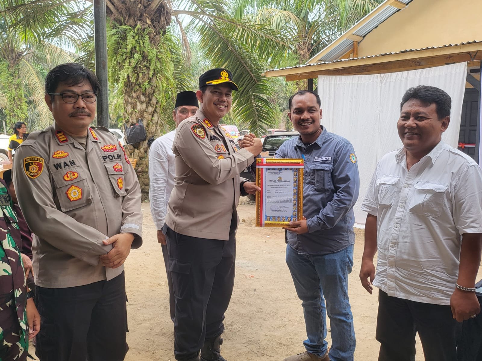 DARI GOTONG ROYONG HINGGA LAWAN KARHUTLA, POLRES MUSI RAWAS: SETIAP TANGAN BERARTI UNTUK PADAMKAN API