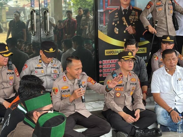 Kapolres Lubuklinggau Bersama jajaran Sambut Mahasiswa Cipuyung Plus Sampaikan Aspirasi dan Silaturahmi 