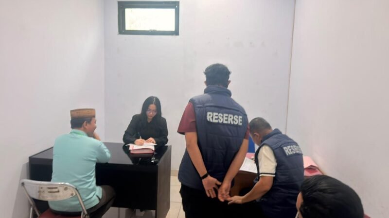 Ditreskrimsus Polda Gorontalo Limpahkan Berkas Perkara Konten Kreator kasus Pencernaan nama baik Kepada Rektor Universitas Ternama diGorontalo