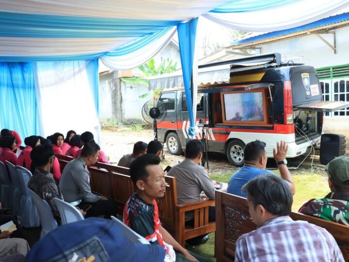 POLRES LUBUK LINGGAU MERESMIKAN DUA SUMUR BOR DAN MENYALURKAN PAKET SEMBAKO UNTUK WARGA YANG KURANG MAMPU DI KELURAHAN RAHMA. 