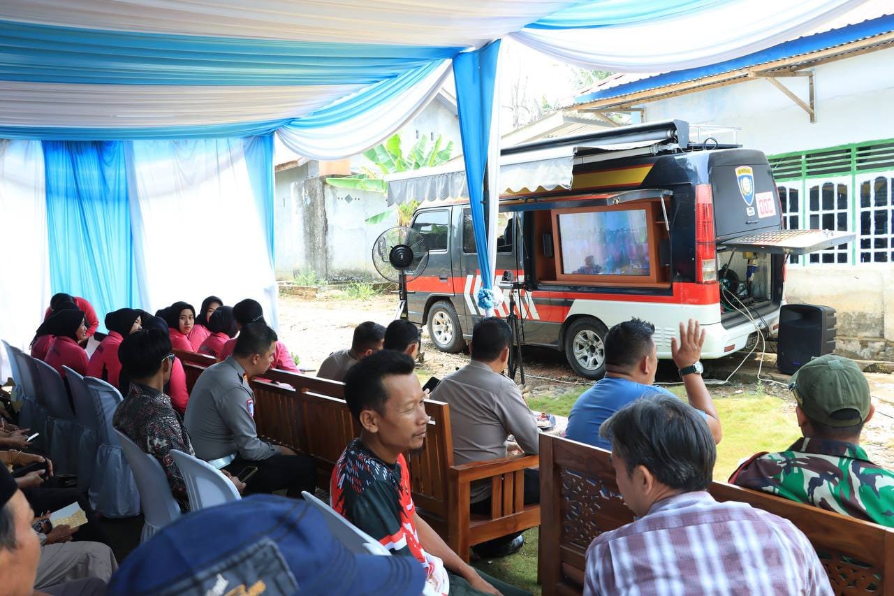 POLRES LUBUK LINGGAU MERESMIKAN DUA SUMUR BOR DAN MENYALURKAN PAKET SEMBAKO UNTUK WARGA YANG KURANG MAMPU DI KELURAHAN RAHMA. 