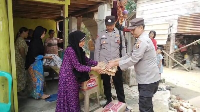 Polsek BTS Ulu Polres Musi Rawas Gerak Cepat Tangani Kebakaran, Lanjutkan Bakti Sosial dan Gotong Royong Bersama Warga