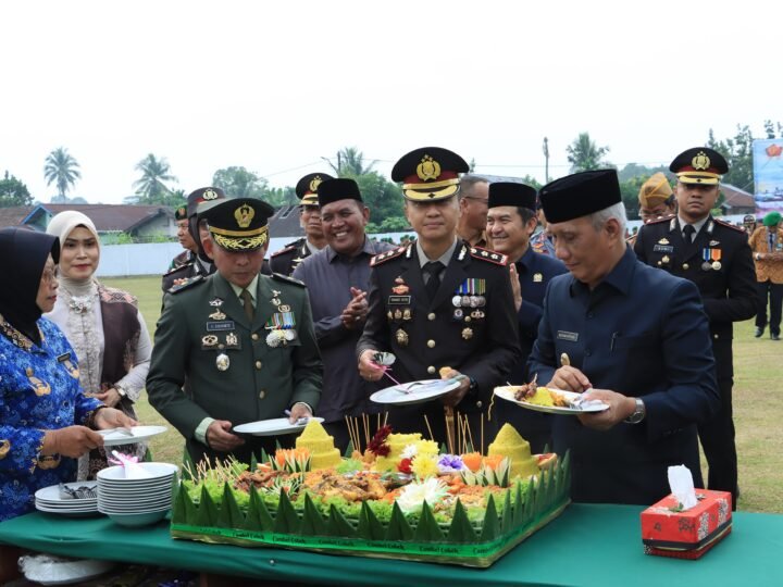 Pererat Silaturahmi Kapolres Lubuk Linggau AKBP Catur Erwin Setiawan Hadiri Upacara Peringatan HUT ke-81 TNI 