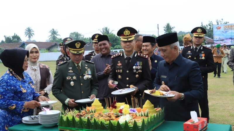 Pererat Silaturahmi Kapolres Lubuk Linggau AKBP Catur Erwin Setiawan Hadiri Upacara Peringatan HUT ke-81 TNI 