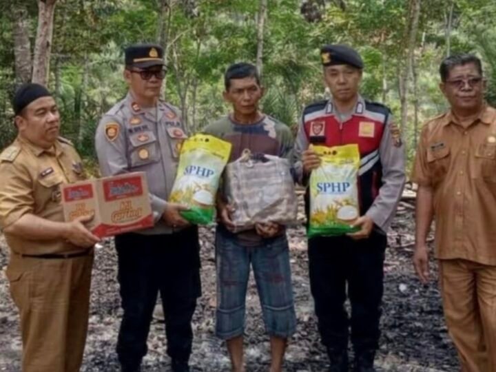 Polsek Jayaloka Polres Musi Rawas Salurkan Bantuan Sosial kepada Korban Kebakaran Rumah di Purwodadi