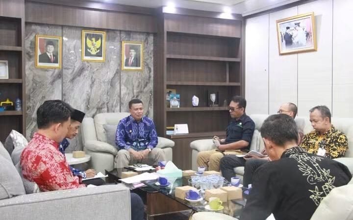Wabup Katamso Pimpin Rapat Koordinasi Penyelesaian Konflik Lahan, Pemkab Tanjab Barat Dorong Solusi Damai dan Berkeadilan