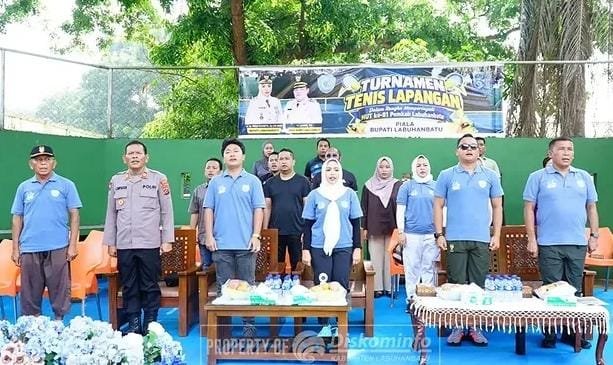 MERIAHKAN HUT KE-81 PEMKAB LABUHANBATU, BUPATI MAYA HASMITA RESMI BUKA TURNAMEN TENIS LAPANGAN