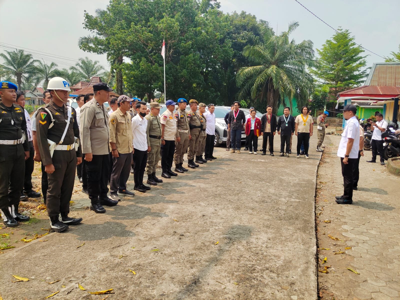 PEMKOT KOTA LUBUK LINGGAU KERAHKAN KEKUATAN GABUNGAN,TERTIBKAN DAN PERIKSA KELENGKAPAN IZIN YA TEMPAT HIBURAN MALAM