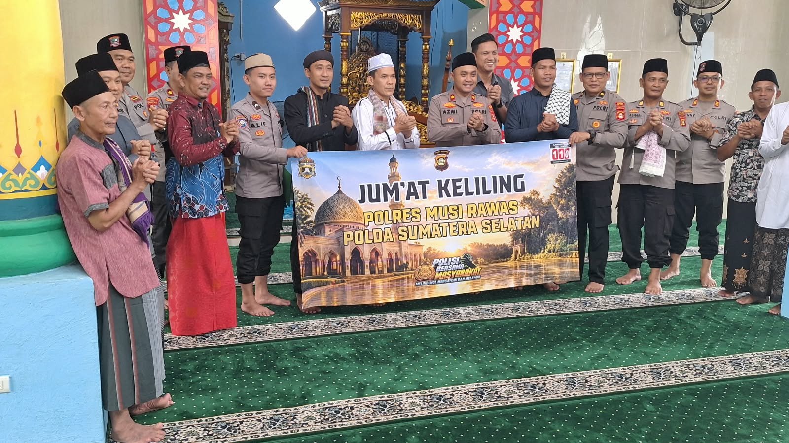 POLISI HADIR DI TENGAH MASYARAKAT,POLRES MUSI RAWAS DAN JAJARAN POLSEK HADIR BERSAMA MASYARAKAT MELALUI JUMAT KELILING