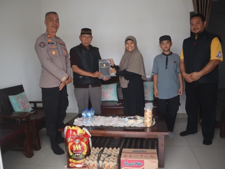 MEMPERINGATI HUT KE-75 HUMAS POLRI,POLRES LUBUK LINGGAU BERBAGI BAKTI SOSIAL DAN SILATURAHMI KE PANTI ASUHAN