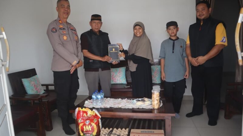 MEMPERINGATI HUT KE-75 HUMAS POLRI,POLRES LUBUK LINGGAU BERBAGI BAKTI SOSIAL DAN SILATURAHMI KE PANTI ASUHAN