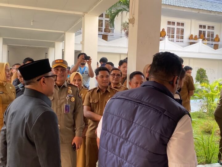 DITRESKRIMSUS POLDA GORONTALO GELEDAH KANTOR WALIKOTA GORONTALO SERTA SITA DOKUMEN TERKAIT KASUS DUGAAN PERUSAKAN CAGAR BUDAYA