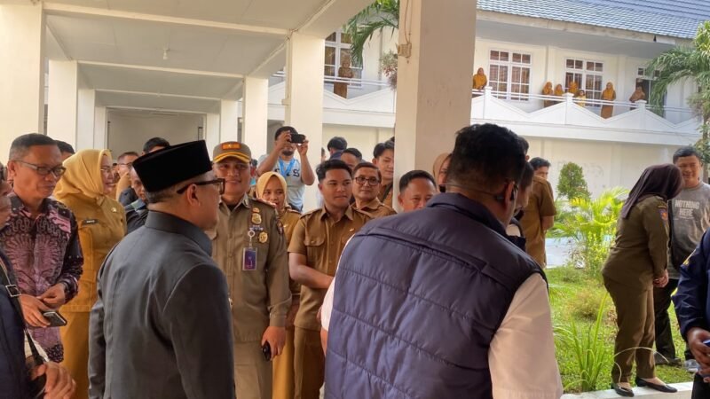 DITRESKRIMSUS POLDA GORONTALO GELEDAH KANTOR WALIKOTA GORONTALO SERTA SITA DOKUMEN TERKAIT KASUS DUGAAN PERUSAKAN CAGAR BUDAYA