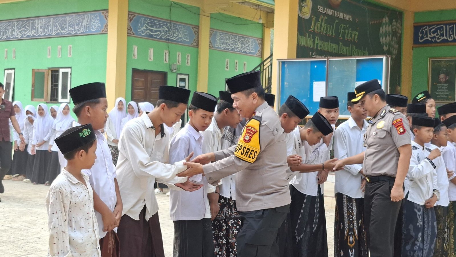 PERERAT SILATURAHMI DAN PERKUAT SINERGI BERSAMA ULAMA, KAPOLRES MUSI RAWAS SAMBUNG KETUA PCNU DI PONPES DARUL BAROKAH