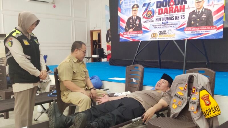 WUJUD “POLISI BERSAMA MASYARAKAT”, KAPOLRES RAWAS IKUT DONOR DARAH DALAM RANGKA HUT HUMAS KE-75