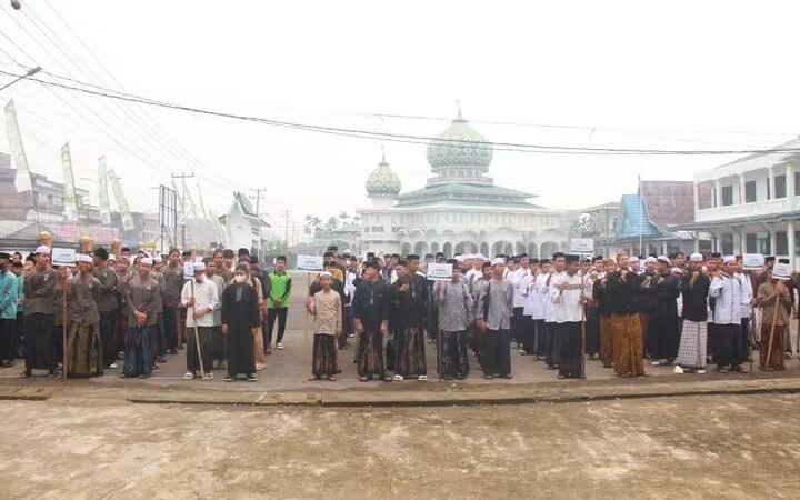 Bupati Anwar Sadat Buka Perlombaan Antarpondok Pesantren se-Tanjab Barat dalam Peringatan Hari Santri Nasional 2026