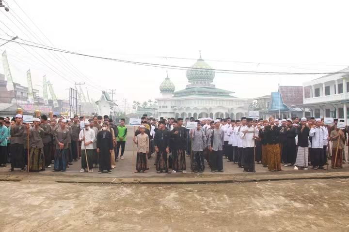 Bupati Anwar Sadat Buka Perlombaan Antarpondok Pesantren se-Tanjab Barat dalam Peringatan Hari Santri Nasional 2026