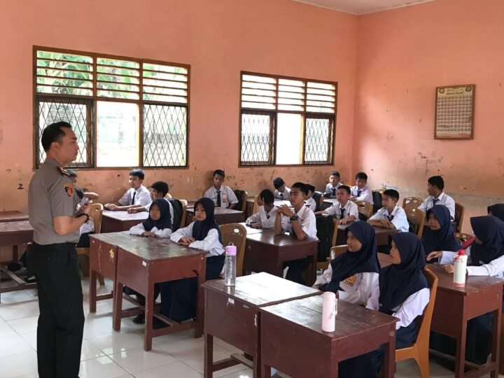 Kedekatan Langsung Aparat Kepolisian Dengan Para Pelajar Membangun kesadaran hukum, Kapolres Lubuk Linggau Kunjungi SMA Negeri 4