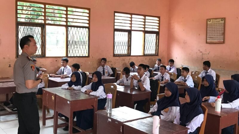 Kedekatan Langsung Aparat Kepolisian Dengan Para Pelajar Membangun kesadaran hukum, Kapolres Lubuk Linggau Kunjungi SMA Negeri 4