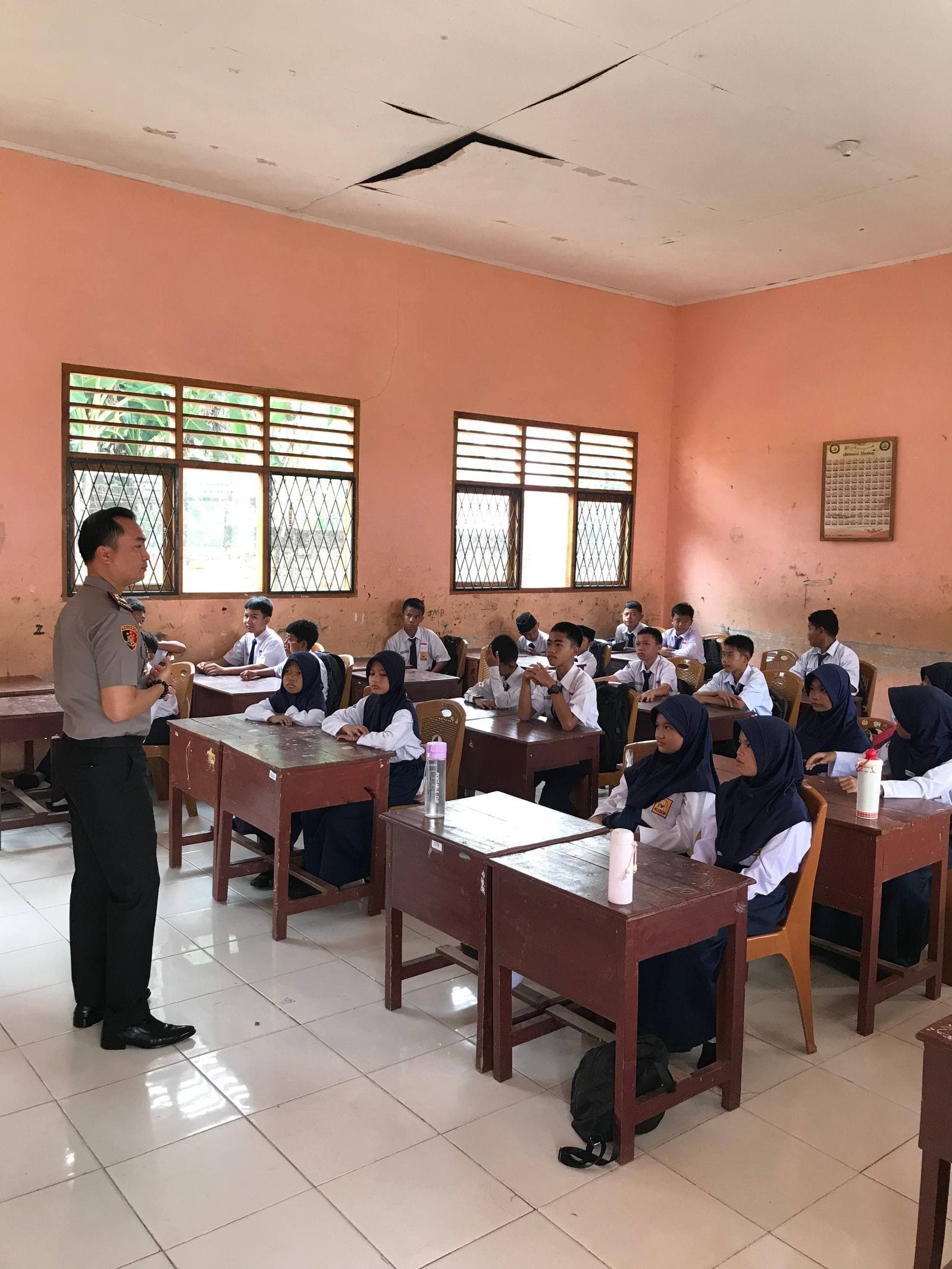Kedekatan Langsung Aparat Kepolisian Dengan Para Pelajar Membangun kesadaran hukum, Kapolres Lubuk Linggau Kunjungi SMA Negeri 4