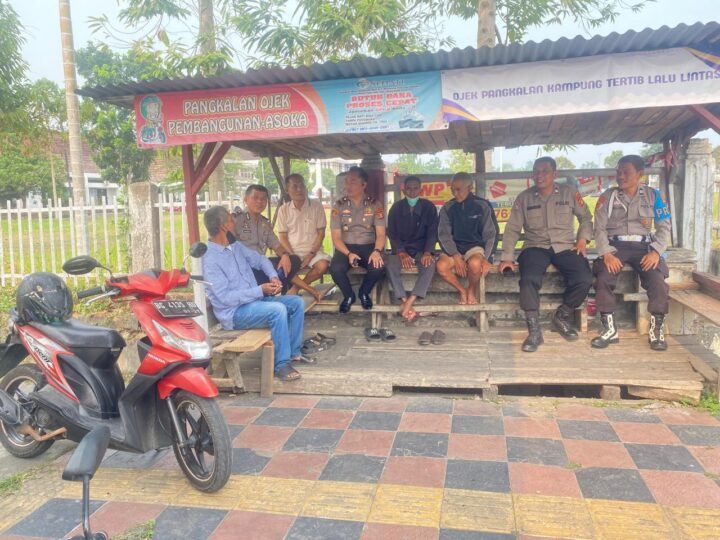 Bangun komunikasi Dengan Masyarakat di Ruang Publik, Kapolsek Lubuk Linggau Timur Bersama Jajaran Melaksanakan kegiatan “Kumpul Bersama Masyarakat”