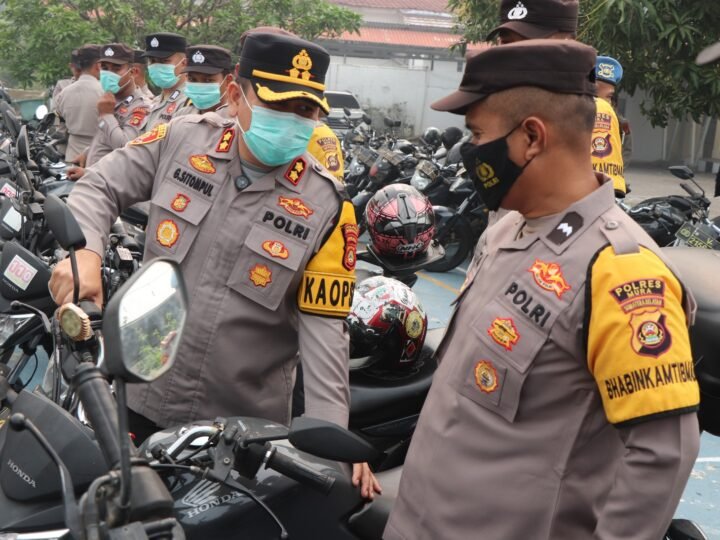 TEKANKAN KESIAPSIAGAAN DAN KEPATUHAN SOP, KAPOLRES MUSI RAWAS CEK KENDARAAN DINAS DAN SENPI PERSONEL