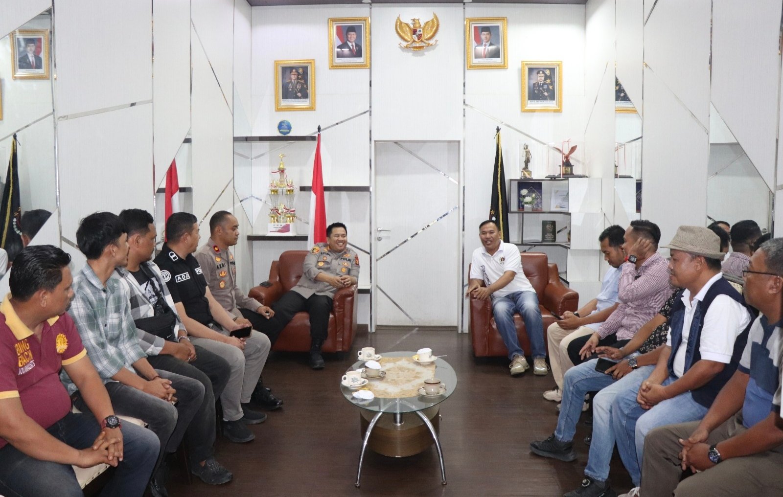 PERKUAT SINERGITAS POLRI DAN MEDIA,AKBP GOKMA ULIATE SITOMPUL SAMBUT DENGAN HANGAT SILAHTURAHMI INSAN PERS