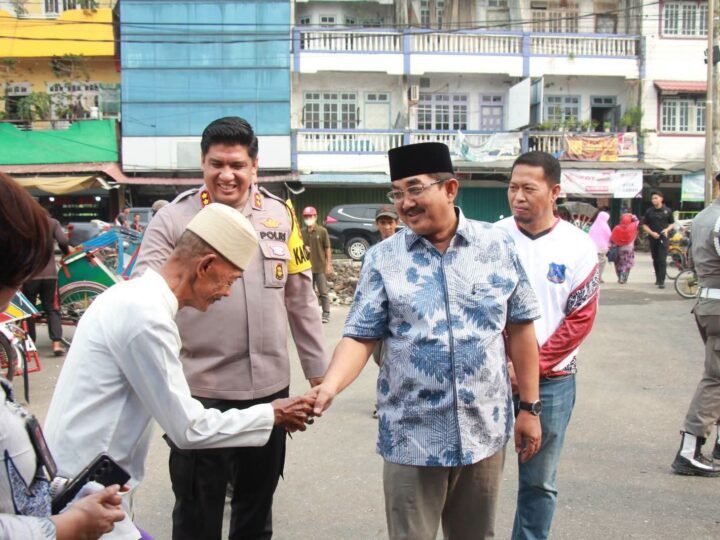 Jumat Berbagi, Bupati Anwar Sadat Sarapan dan Berdialog Langsung Bersama Masyarakat