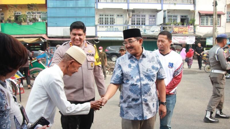 Jumat Berbagi, Bupati Anwar Sadat Sarapan dan Berdialog Langsung Bersama Masyarakat