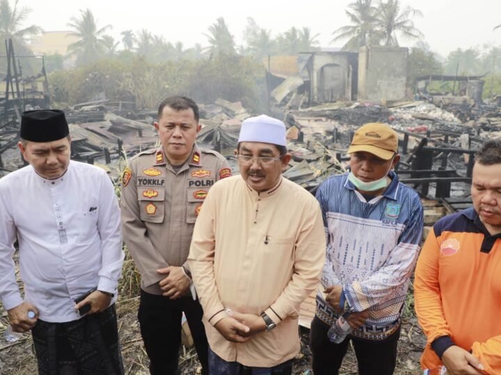 Kebakaran Kembali Landa Tungkal Ilir Usai Shalat Jumat, Bupati Tanjab Barat Turun Langsung ke Lokasi