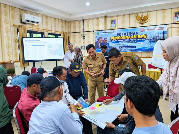 Dinas Perikanan Kabupaten Bekasi Bekali Nelayan GPS, Dorong Keselamatan dan Efisiensi Melaut