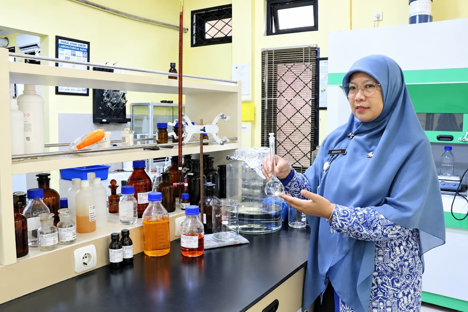 Berawal dari Keterbatasan, Emalia Agustina Bawa Laboratorium Lingkungan Kabupaten Bekasi Menuju Layanan Terpadu